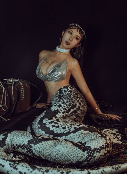 欧美中年老妇人完整播放