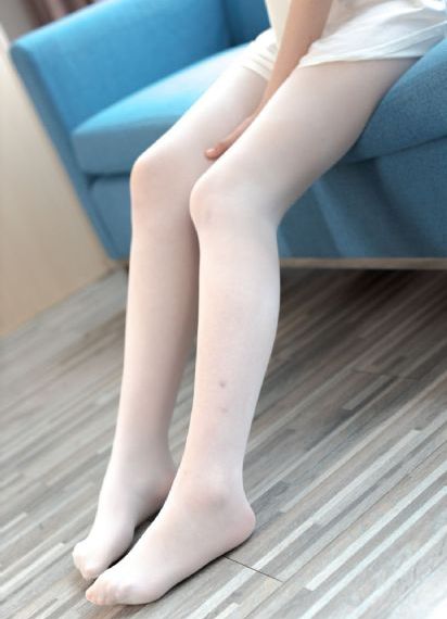 从天而降的女子从二楼掉下来了